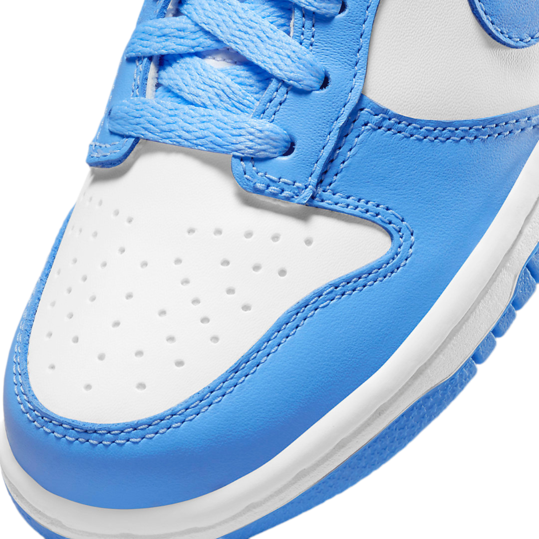 Nike Dunk Low UNC - SoleKicks - close up varf